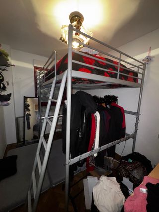 Cama alta metálica resistente