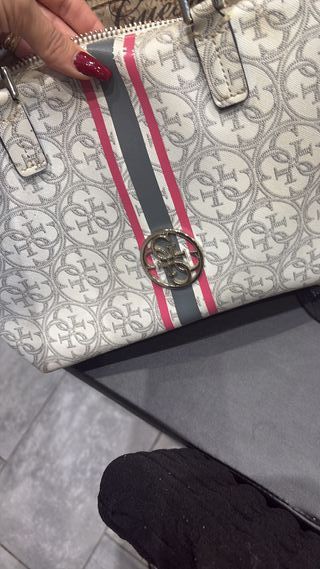 Borsa Guess bianca con strisce rosa e grigie