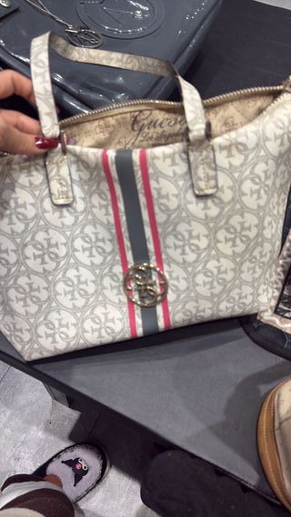 Borsa Guess bianca con strisce rosa e grigie