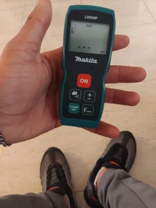 Telémetro Láser Makita LD050P
