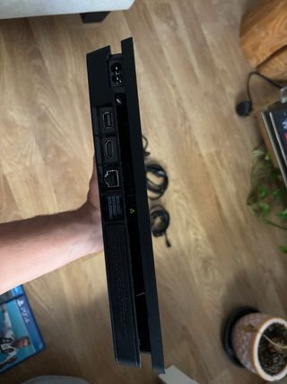 Pack PS4 slim (PlayStation 4) Negra + 4 Juegos