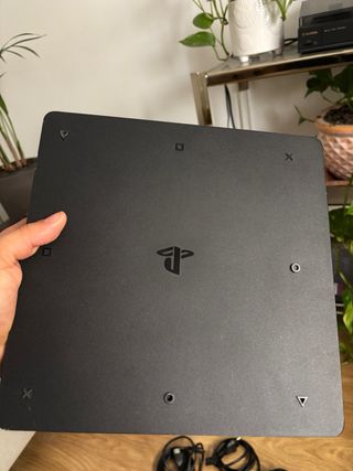 Pack PS4 slim (PlayStation 4) Negra + 4 Juegos