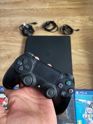 Pack PS4 slim (PlayStation 4) Negra + 4 Juegos