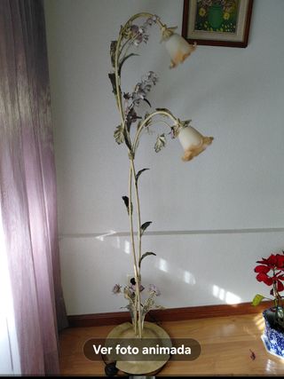 Lámpara de pie de hierro forjado