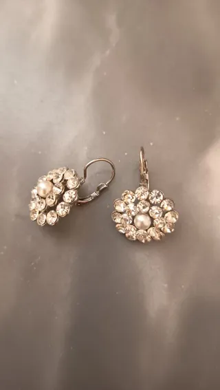 Orecchini fiore con perla e strass
