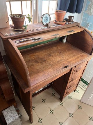 Scrivania antica in legno con cassetti