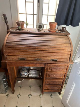 Scrivania antica in legno con cassetti