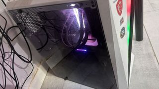 Ordenador sobremesa blanco