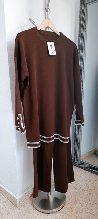 Conjunto jersey + pantalón. Nuevo sin estrenar y c