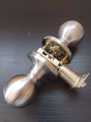 Pomo de puerta interior.