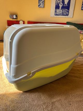 Arenero o caseta para mascotas