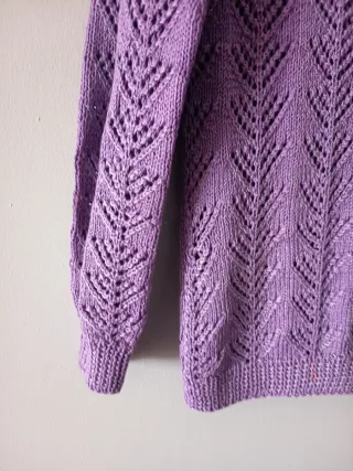 Cárdigan punto calado lila hecho a mano