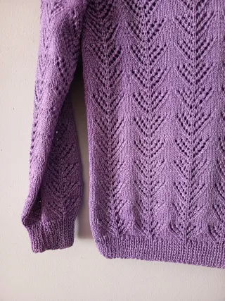 Cárdigan punto calado lila hecho a mano