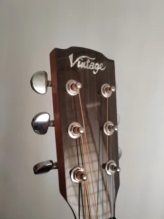 Guitarra Electroacústica VINTAGE + Estuche