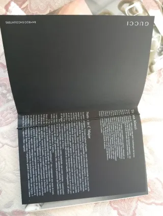 Brochure illustrata - Gucci