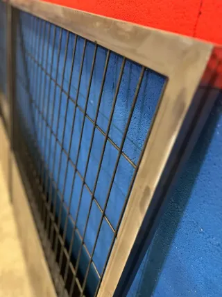 Puerta de garaje con reja