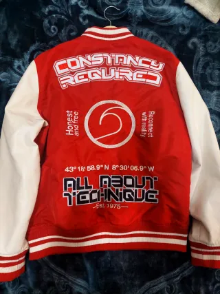 Chaqueta Zara Béisbolera Roja y Blanca