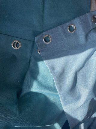 Cortinas azules con ojales