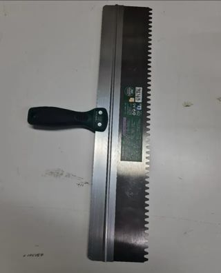 Espátula dentada para yeso