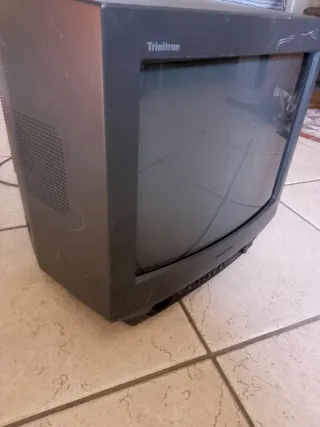 Sony Trinitron KV-14T1A CRT TV per Retrogaming