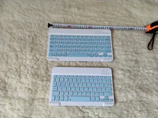 Teclado Inalámbrico Bluetooth Blanco y Azul