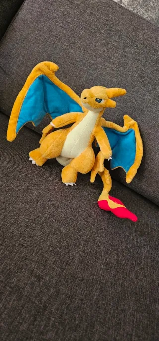 Peluche Charizard Pokémon alas flexibles