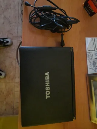 Portátil Toshiba NB500 Negro