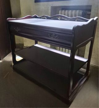 Mesa recibidor clásica de madera