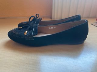 Mocasines Claudia ante mujer negros