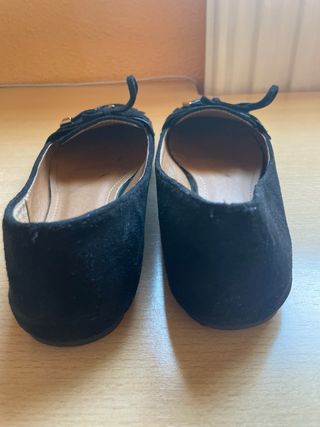 Mocasines Claudia ante mujer negros