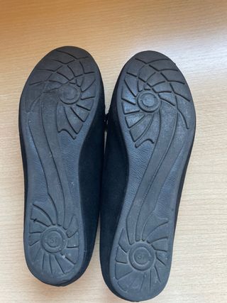 Mocasines Claudia ante mujer negros