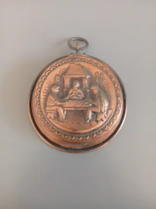 Plato decorativo de cobre antiguo