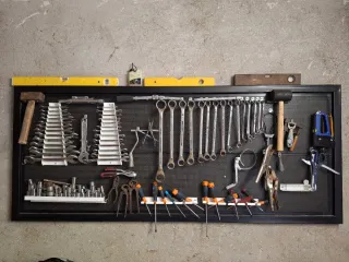 Tablero y herramientas taller mecánico