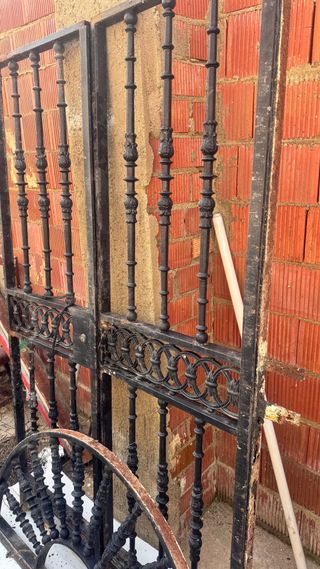 Puerta antigua hierro macizo 2m x 1.20m