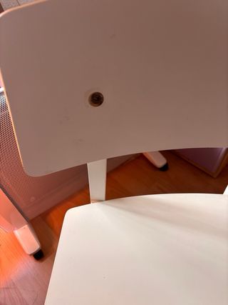 Dos Sillas Blancas Diseño Moderno