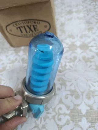 Valvola con filtro blu