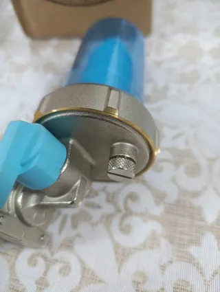 Valvola con filtro blu