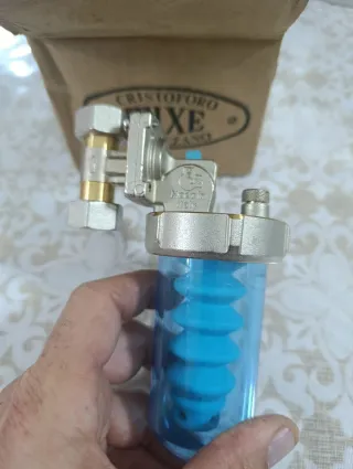 Valvola con filtro blu