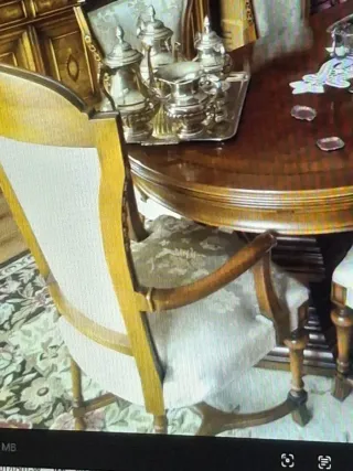 Conjunto de 4 sillas y 1 butaca