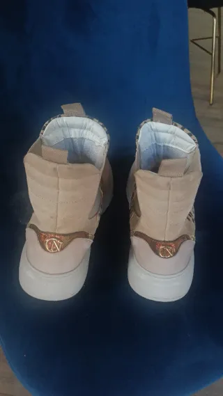 Botines de piel beige y leopardo