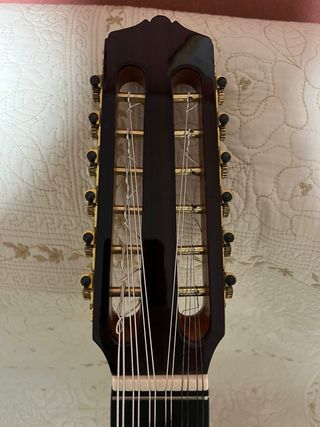 Laúd de Palosanto, del luthier Bartolomé Lozano