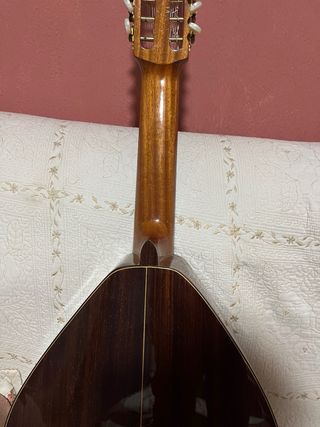 Laúd de Palosanto, del luthier Bartolomé Lozano