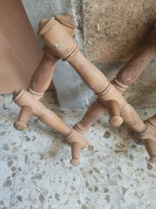 Percha de madera antigua