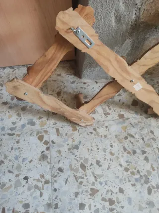 Percha de madera antigua