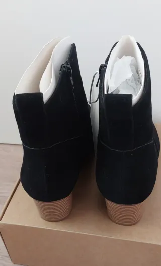 Botins Amazon Essentials pretos com salto