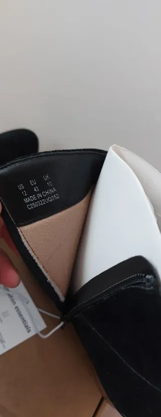 Botins Amazon Essentials pretos com salto