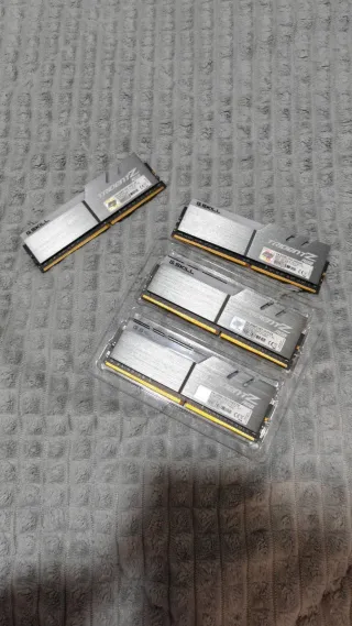 Memória RAM G.Skill TridentZ RGB 32GB DDR4