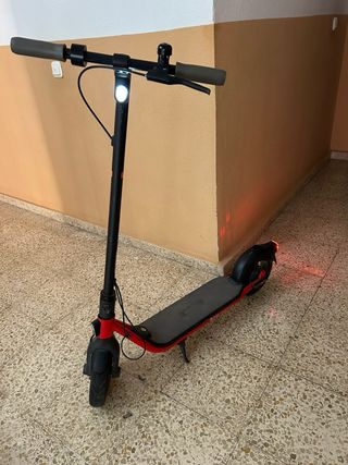 Patinete Eléctrico Rojo y Negro