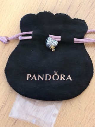 Charm Corazón Panal con Abeja