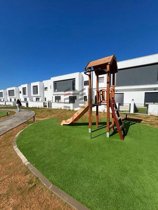 Casa adosada en alquiler en Montequinto en Dos Hermanas